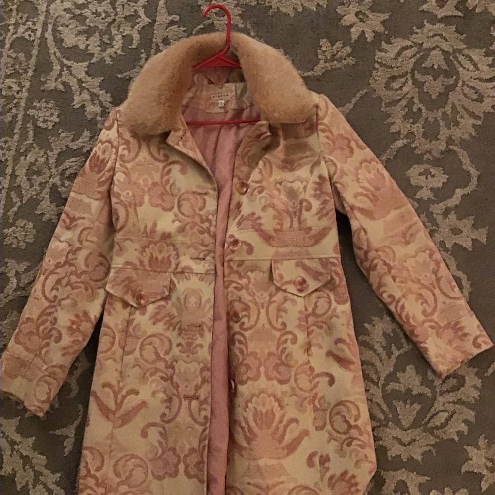 Gicca agallery Vintage Pink and White/Cream coat.